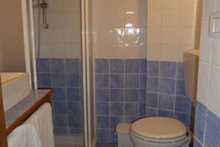 Room 6 of 60
