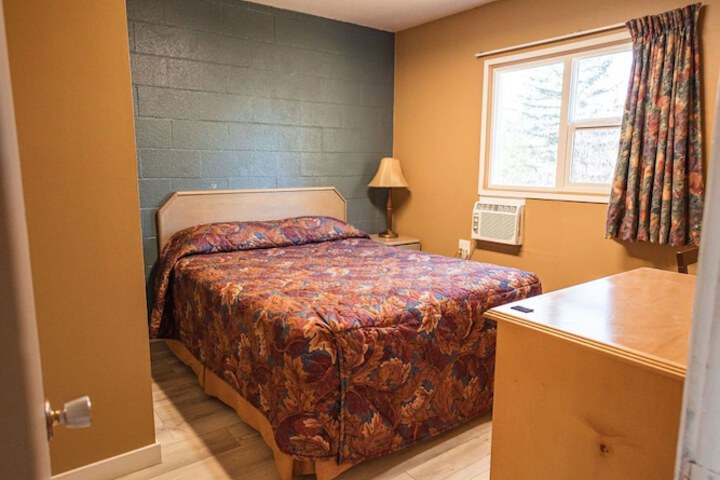 Room 33 of 68