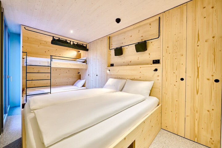 Room 3 of 31