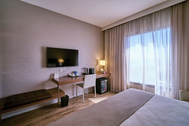 Room 44 of 102