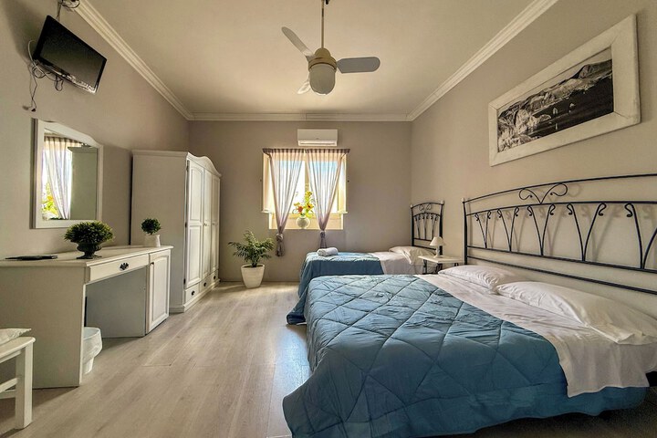Room 9 of 27
