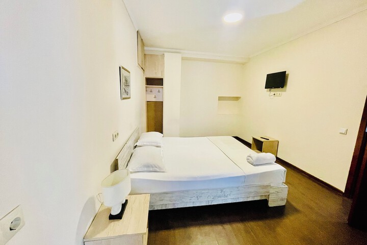 Room 2 of 146