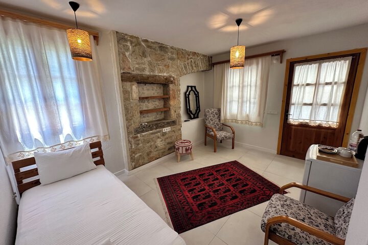 Room 33 of 64