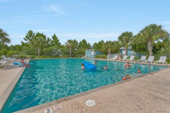 Pool 33 of 52