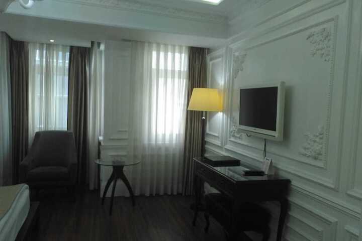Room 7 of 10