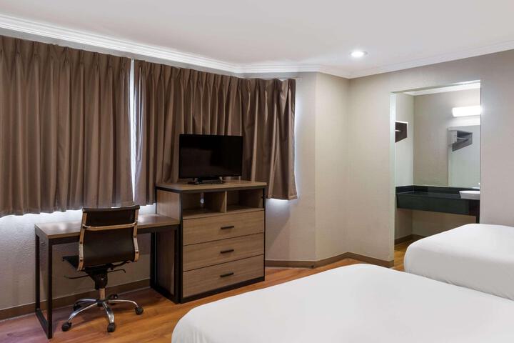 2 Double Beds (1 of 6)
