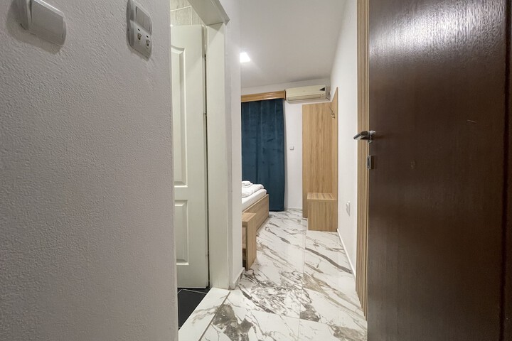 Room 13 of 52