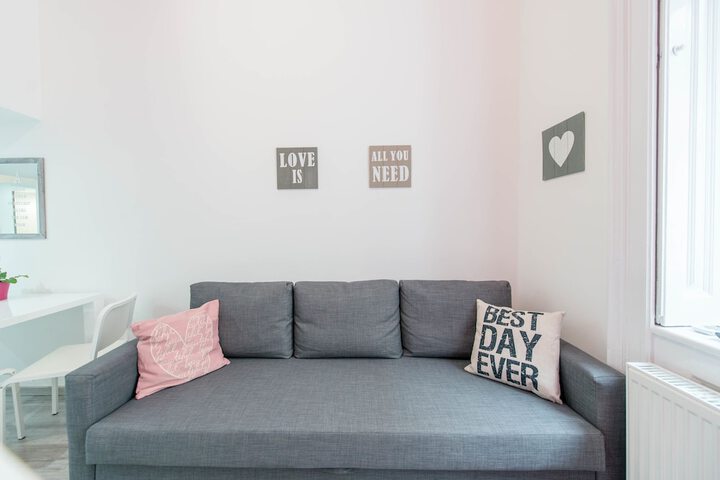 Room 8 of 40