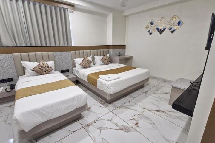 Room 4 of 19