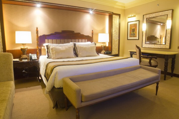 Room 3 of 78