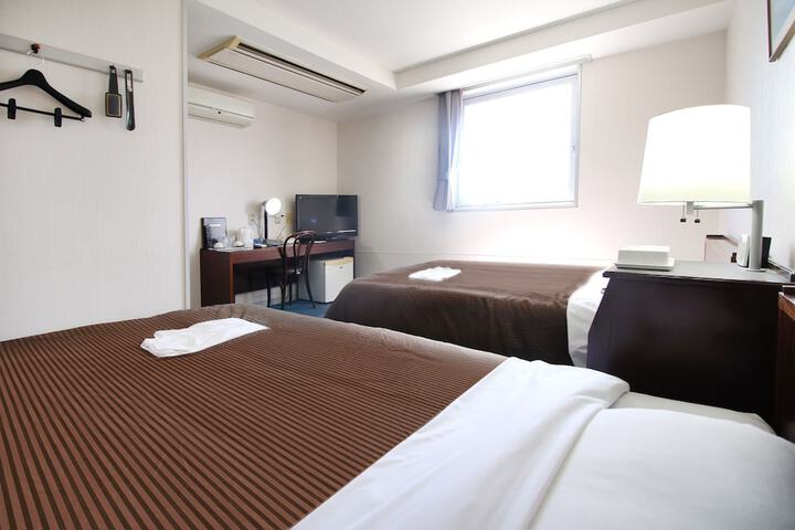 Room 10 of 29