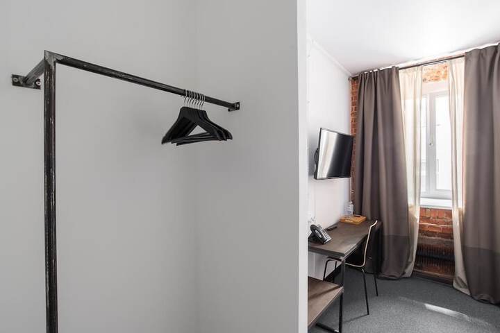 Room 9 of 29