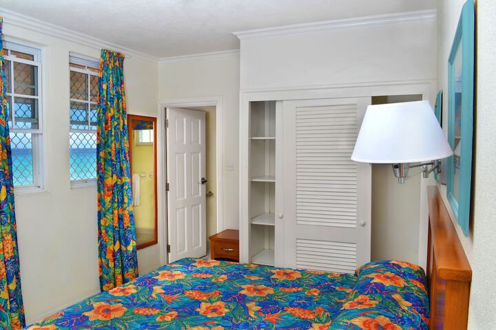 Room 4 of 30