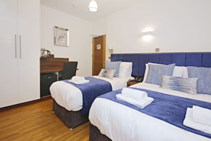 Room 25 of 171