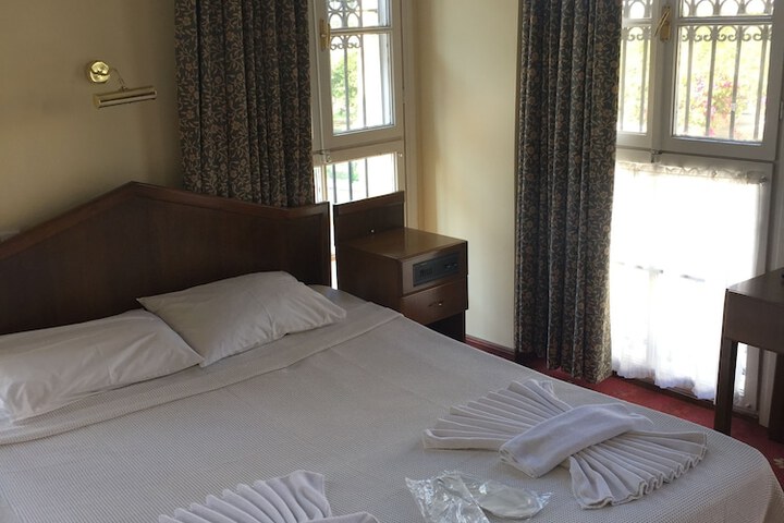 Room 3 of 35