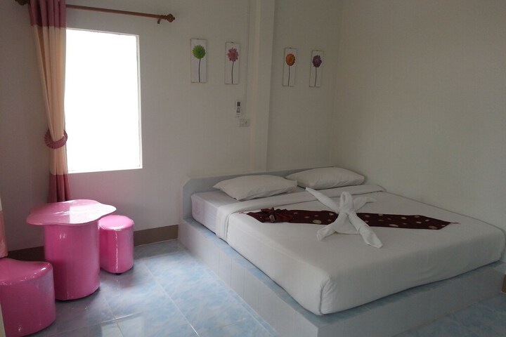 Room 2 of 83