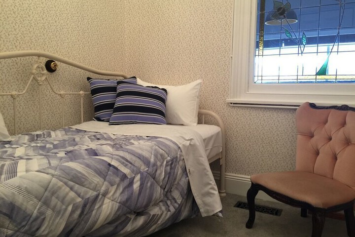 Room 5 of 16