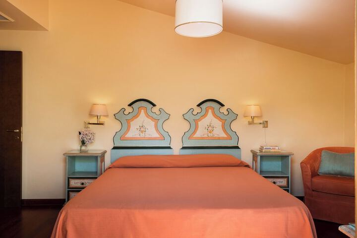 Room 25 of 106