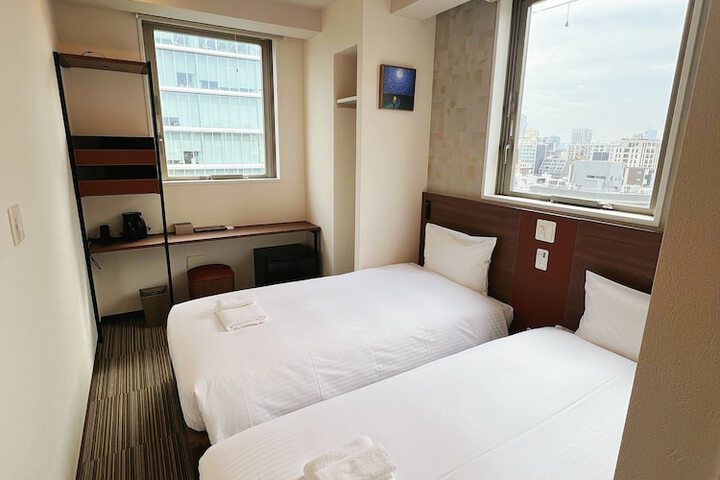 Room 6 of 16