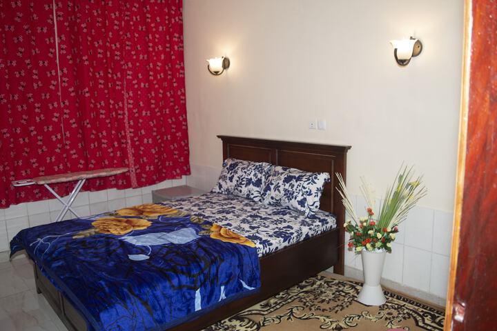Room 5 of 8