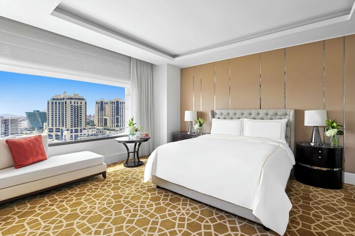 Room 18 of 217