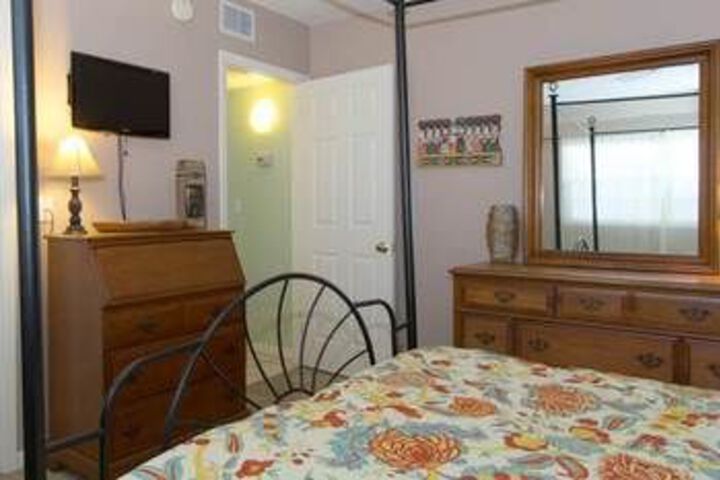 Room 32 of 68