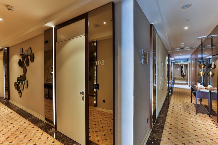 Ballroom/Hall 59 of 78