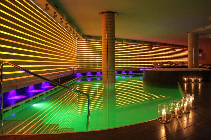 Pool Hotel