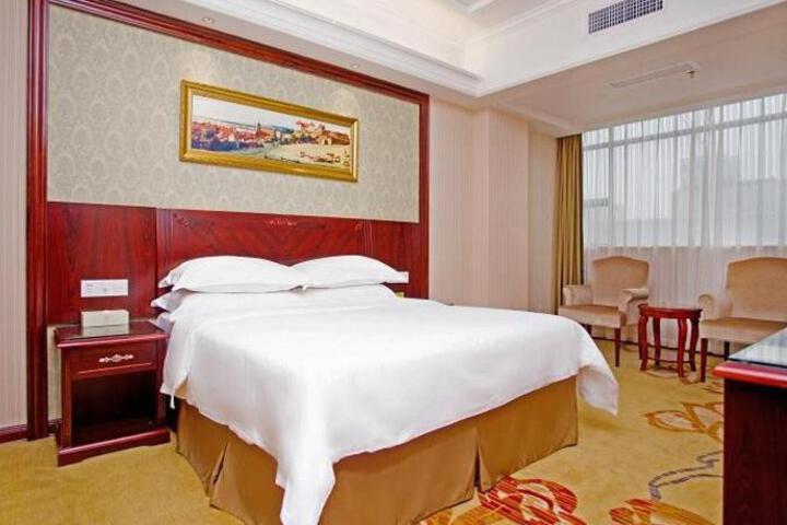 Vienna Shenzhen Shiyan Shilong Community Branch