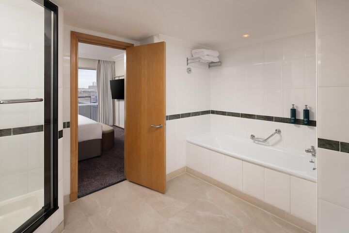 Room 90 of 148