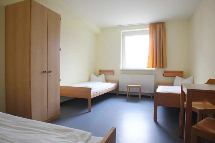 Room 12 of 33