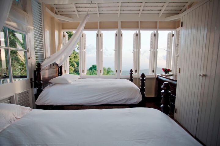 Room 8 of 48