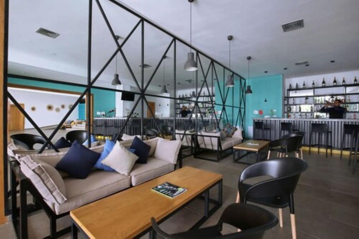 Lounge 126 of 147