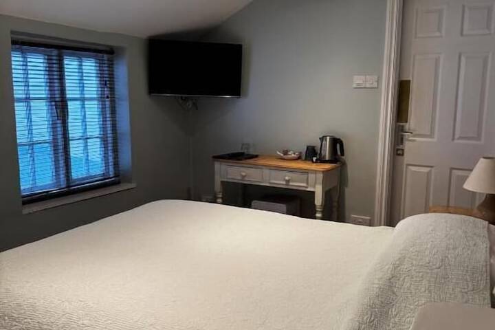Room 3 of 74
