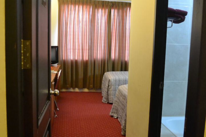 Room 6 of 25