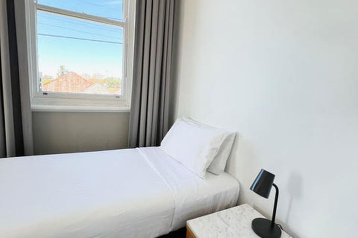 Room 5 of 27