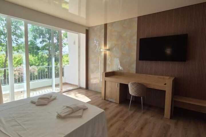 Room 6 of 31