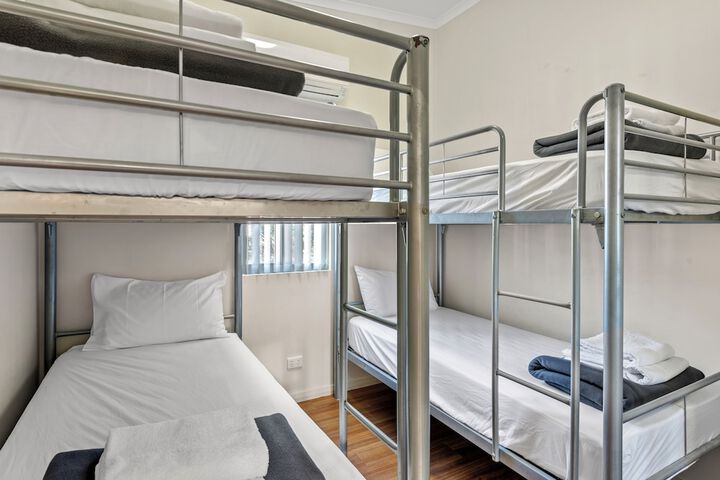 Room 28 of 93