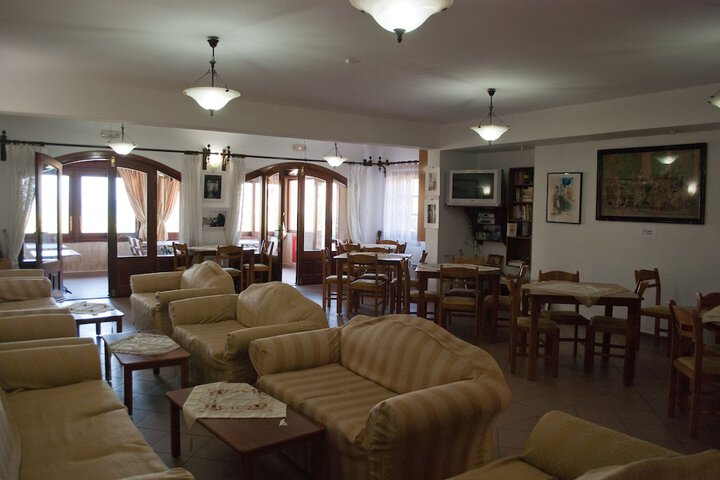 Lounge 29 of 37