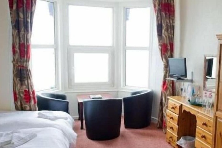 Room 3 of 33