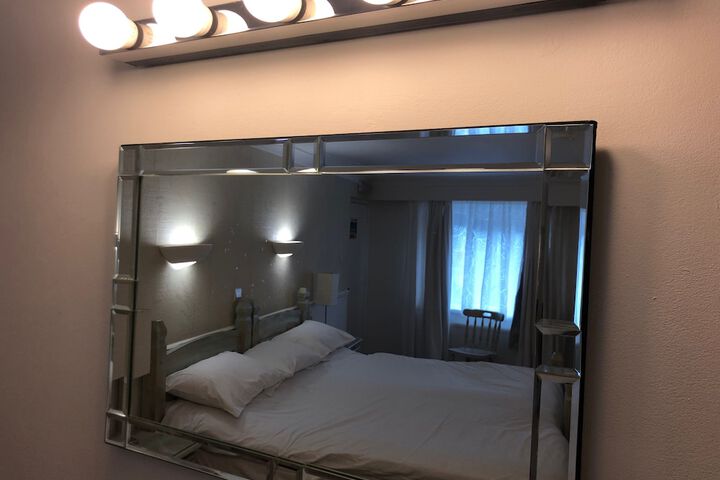 Room 9 of 20