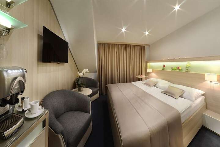 Room 20 of 42