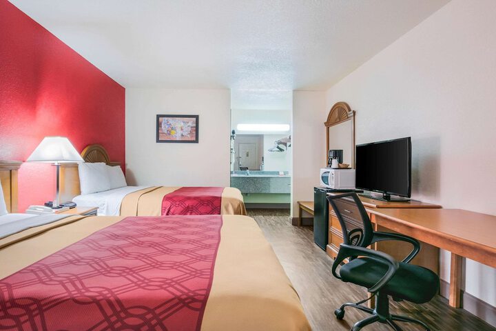 2 Double Beds (4 of 11)