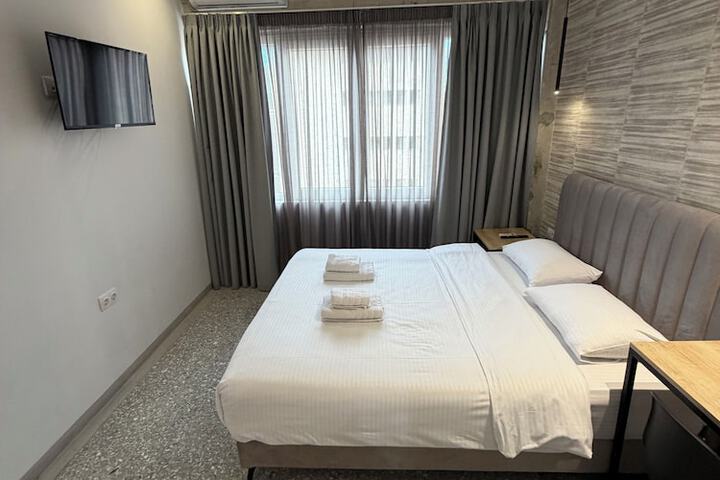 Room 14 of 86