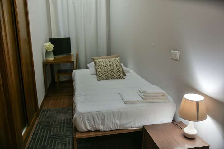 Room 11 of 80