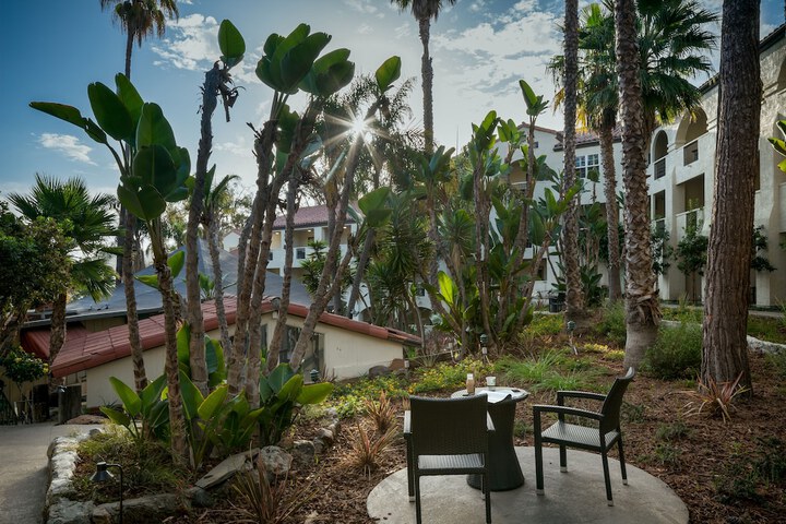 Hotel Exterior 31 of 34