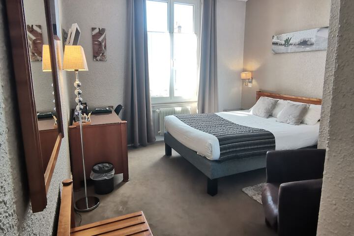 Room 5 of 62