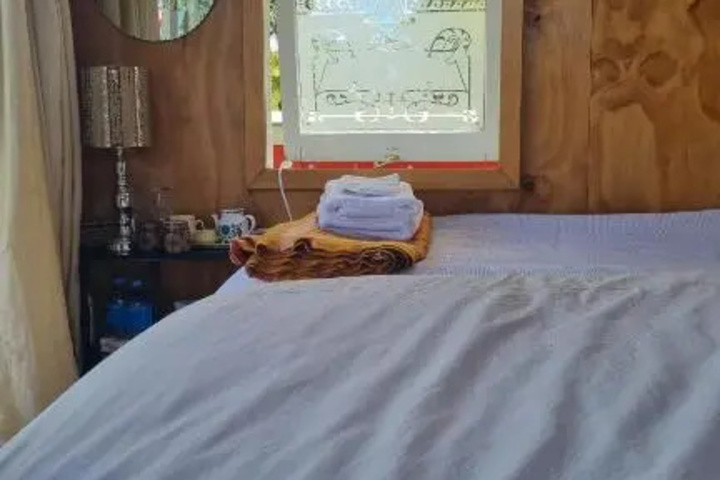 Image of Delightful 1 bedroom tiny house with retro Poptop