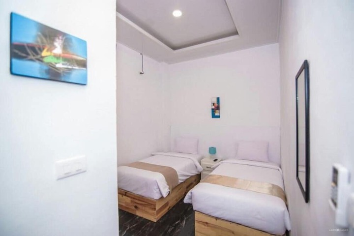 Room 11 of 30