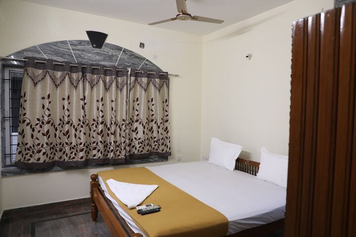 Room 12 of 22